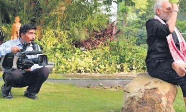 Tumakuru native lensman follows PM Modi around the world