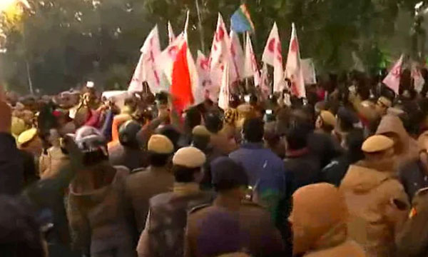 JNU Students March Towards Rashtrapati Bhavan, Detained By Police