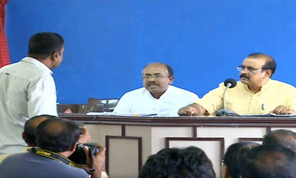 t p senkumar shout journalist while press meet