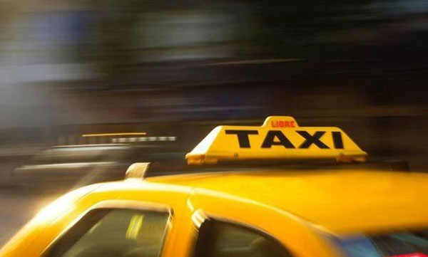 bangalore taxi driver got threatened and group of people take his car 