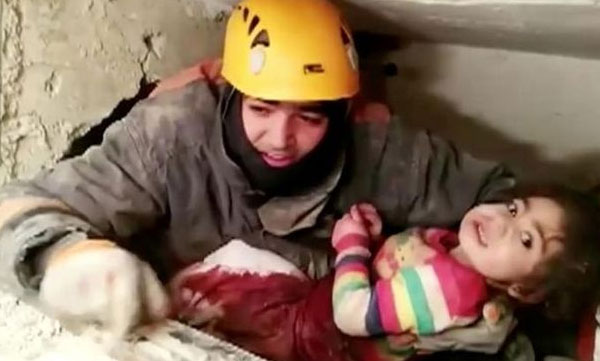 mother and child rescued after 28 hours in turkey 