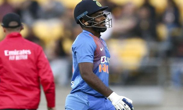 supporters giving advice to sanju samson