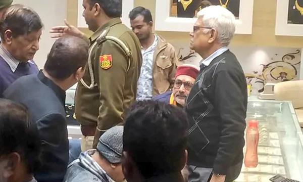 AAP Accuses Minister Giriraj Singh Of Distributing Cash Before Delhi Polls