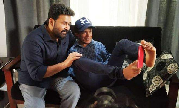 pranav selfie with mohanlal 