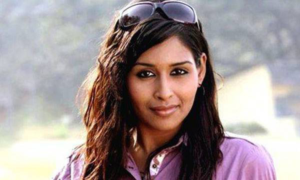 cbi lookout notice against actress Leena Maria Paul