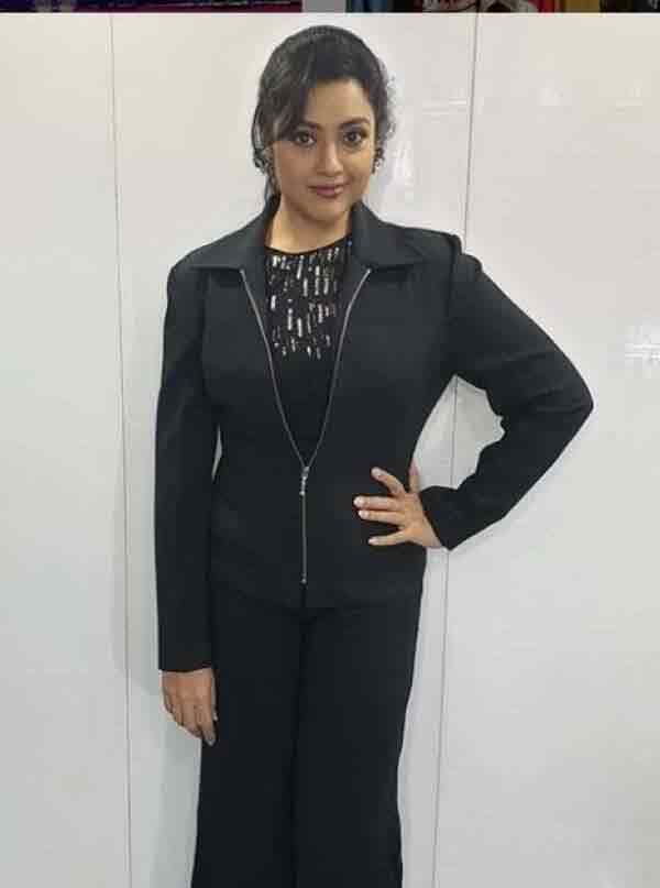 actress meena new look getting viral 