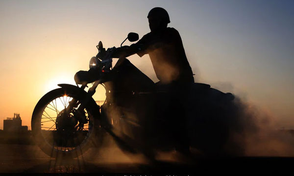 Bengal Man Falls Off Motorcycle While Live-Streaming On Facebook, Dies