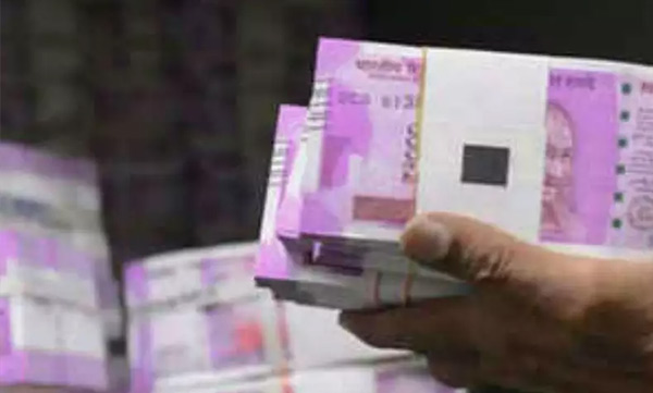 found 24 laksh rupees in parashuram express from maharashtra native 