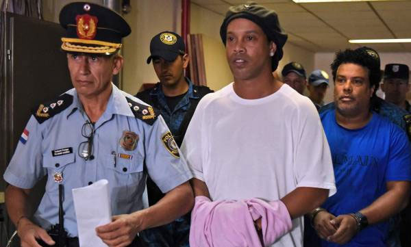 Ronaldinho in police net over forgery