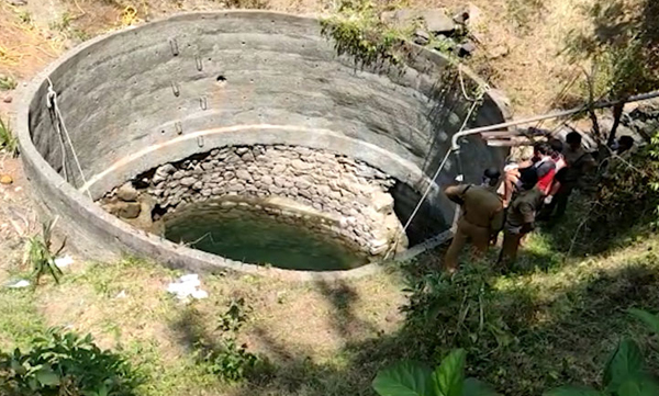 tribal girl found dead palakkadu muthalamada 