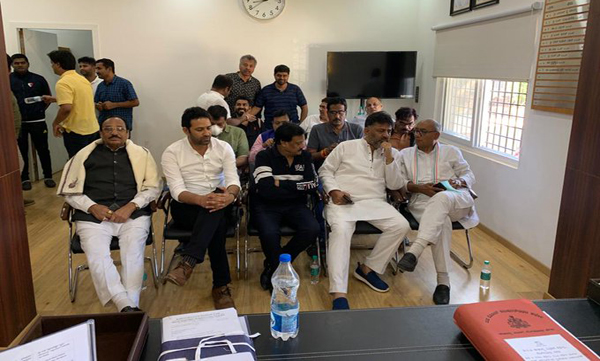 senior Congress leader Digvijaya Singh sat on a protest