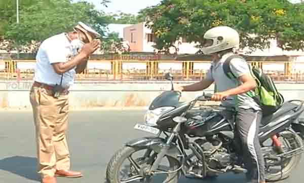 tamil nadu police officers beg follow lock down direction breaks into tear