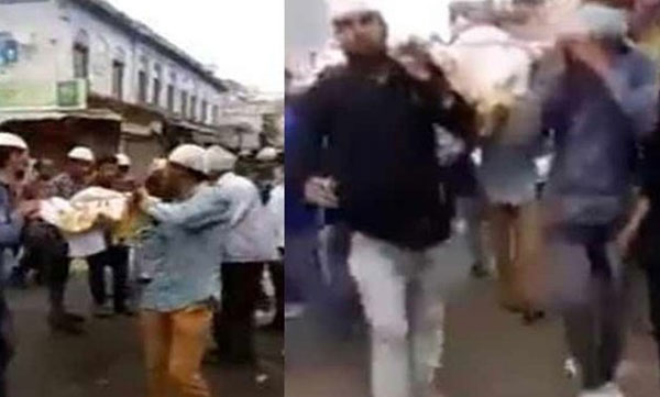 Muslim Neighbor Lift Bier Hindu dead body