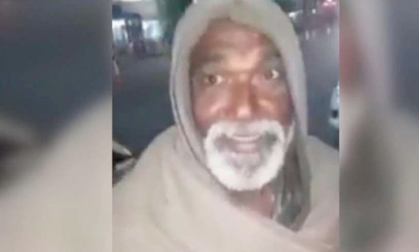 Patna beggar sings Jim Reeves's He'll Have to Go Viral Video