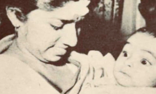 lata mangeshkar tweets a photo holding rishi kapoor in her hands rishi kapoor death