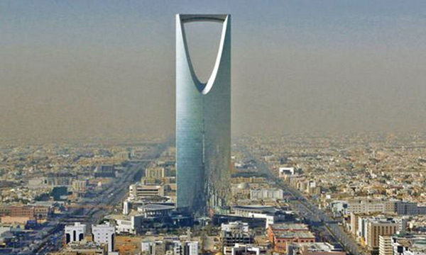 Saudi Arabia to cut salaries by 40%