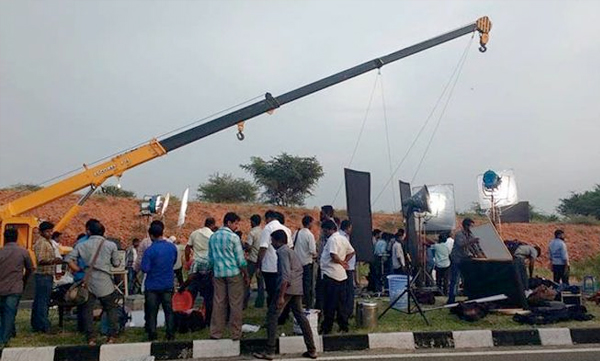 associations in malayala cinema demands permission to open  theaters