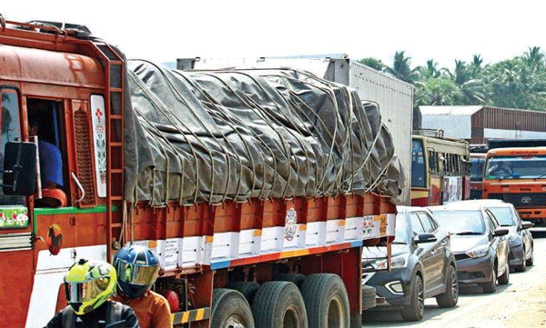 man sat on lorry stepney to reach kerala to his see family 