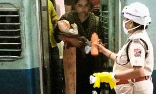 heart touching news from shramik train