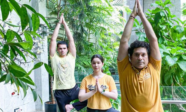 indian crickters celebrates yoga day and fathers day together 