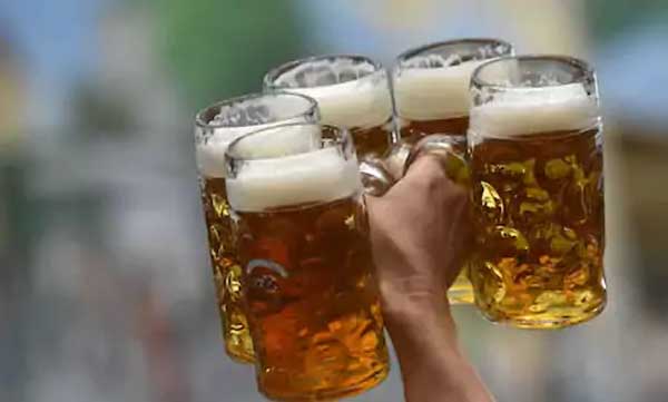 man drinks 10 bottle beers, holds pee for 18 hours