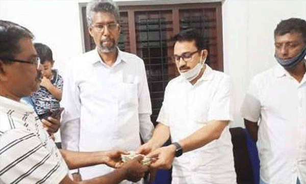 brothers help NRIs to reach home