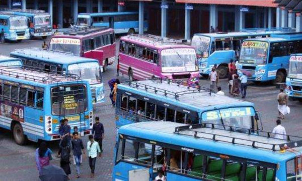 സ്വകാര്യ ബസുകള് നിരത്തൊഴിയുന്നു; 9000 ബസുകള് സര്വീസ് നിര്ത്താന് അപേക്ഷ നല്കി