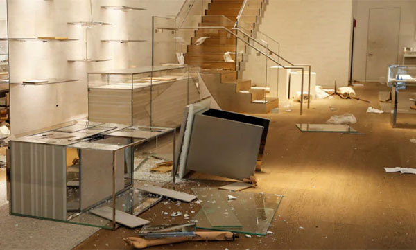 Mass Looting In Chicago