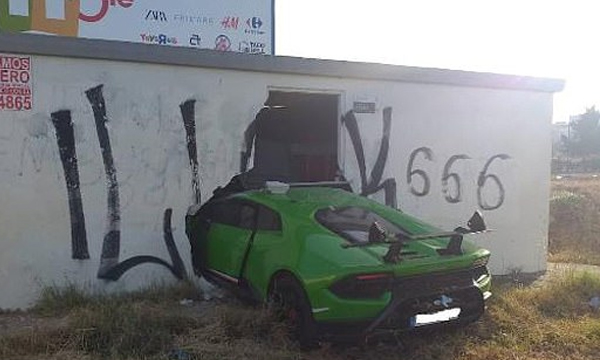 Driver borrows a friend's Lamborghini