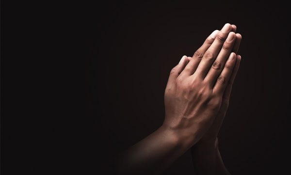 women cuts off her tongue while prayer  