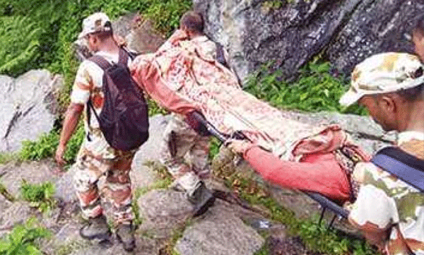 ITBP take lady to hospital after walking 40 kilomometre 