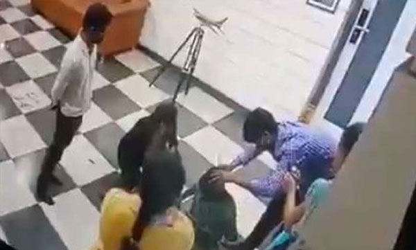 ഐഫോൺ മോഷ്ടിച്ചെന്ന് ആരോപിച്ച് ദളിത് യുവാവിനെ മർദിച്ച സംഭവം ; ബിഗ് ബോസ് താരവും ഭാര്യ അടക്കം ഏഴ് പേര് അറസ്റ്റില്