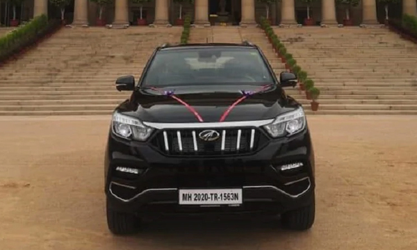 president-of-india-is-the-first-owner-of-first-bs6-mahindra-alturas-g4