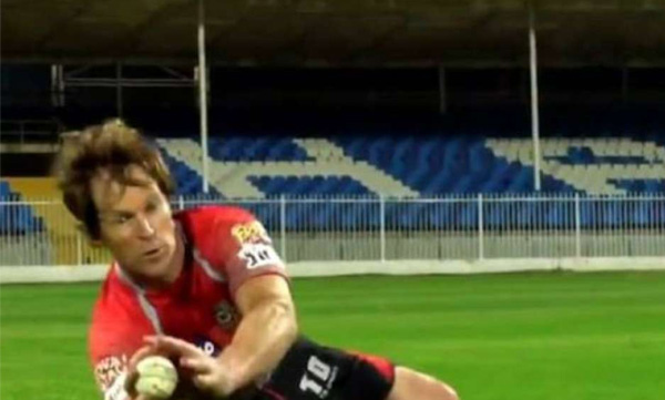 jhonty rhodes amazing one hand catch video viral 