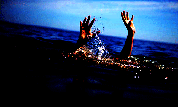 lady rescued from river 