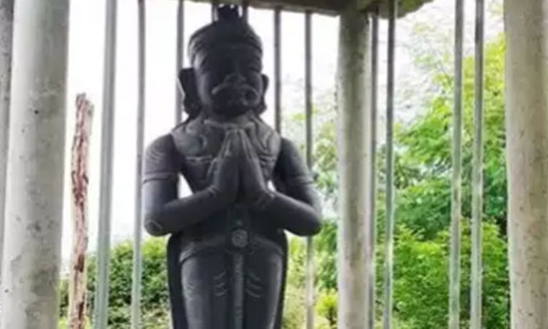 Ragpicker erects his own statue by spending his lifetime saving