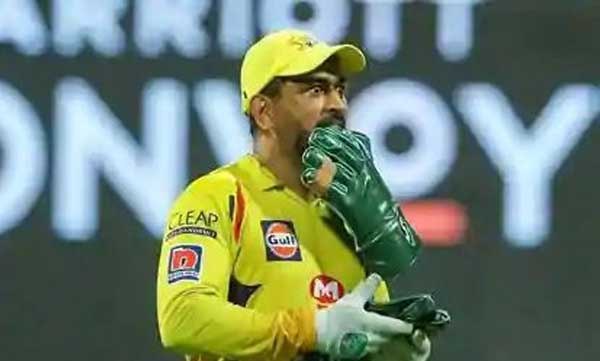 Captain Cool looses 'cool after umpire reverses Curran dismissal