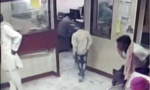 11yrs old boy steals rs 20 lakh frm pnb 