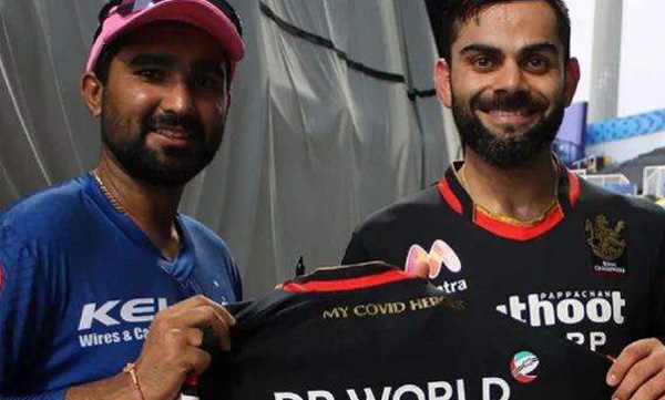 virat kholi presented special gift for rahul tewatia