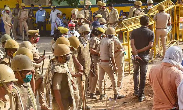 hathra case; FIR against medias who visited victim's home