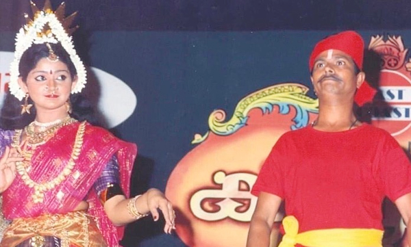 actress divya unni shared photo with indrans