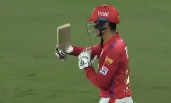 MUJEEB UR RAHMAN TAKING DRS AFTER THIRD UMPIRE 