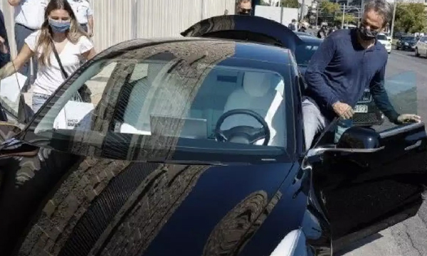  greece-pm-kyriakos-mitsotakis-drives-tesla-model-3-picture-goes-viral