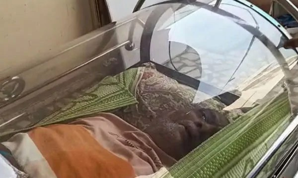 oldman spends 20 hours in mobile mortury