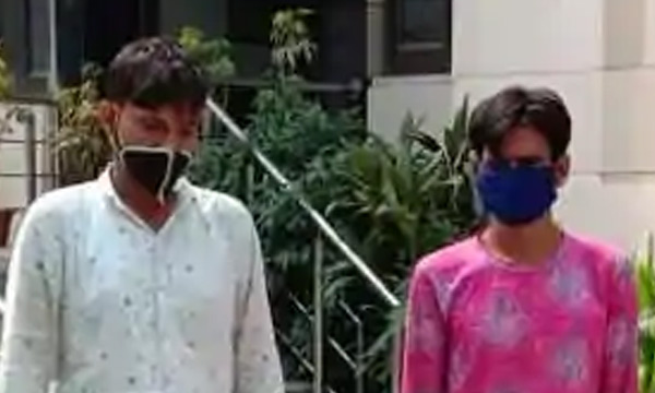  Snatchers throw cash on road to trap their victims