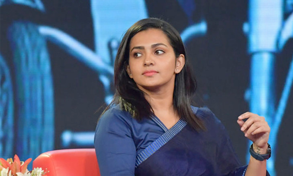 parvathy thiruvoth on amma issue