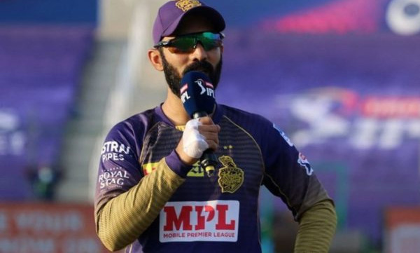 dinesh karthik resigned captaincy of kkr