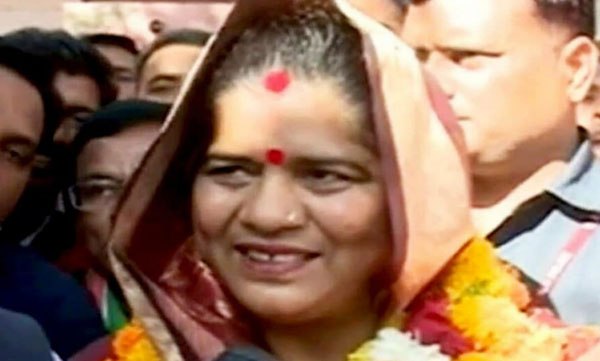 Imarti Devi Uses ‘Item’ for Kamal Nath’s Mother and Sister