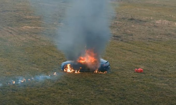 Russian utuber burnt benz car 