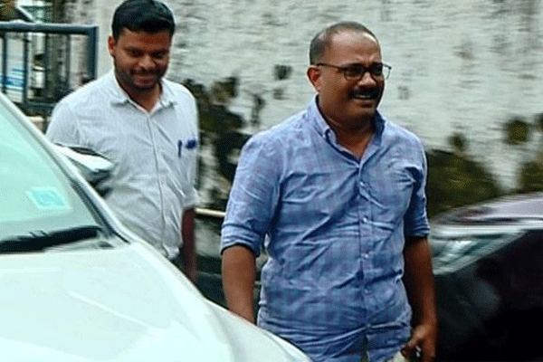 അനധികൃത സ്വത്ത് സമ്പാദനക്കേസില്‍ കെ.എം ഷാജിയുടെ ഭാര്യ ആശ ഇഡി ഓഫീസല്‍ മൊഴി നല്‍കാനെത്തി